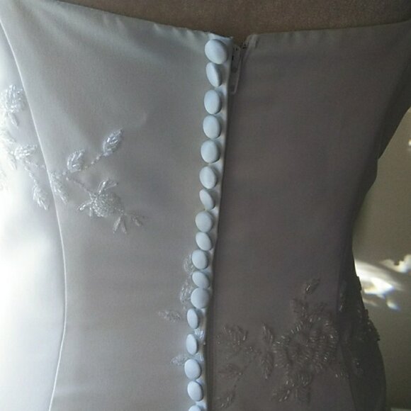 Off-White Beaded Strap Wedding Gown with Train – Size 10 | Divas & Queens - Picture 8 of 14